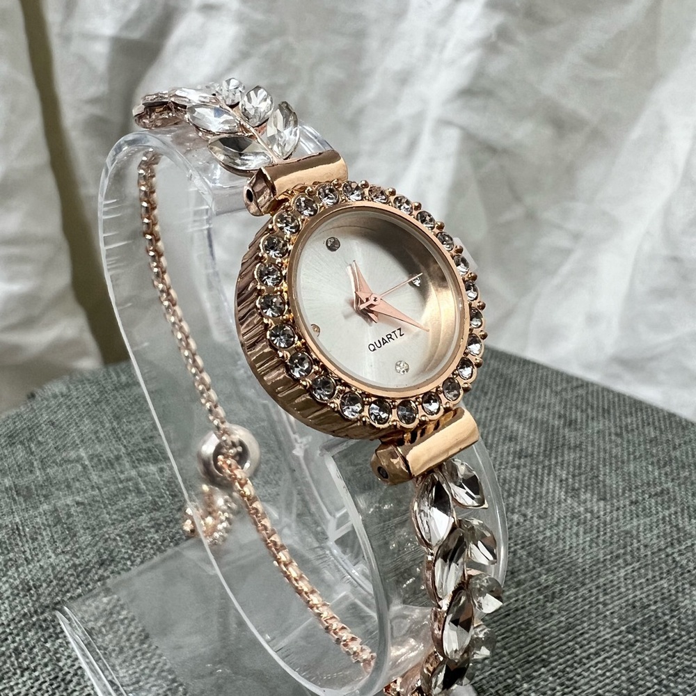 Fashion Jewelry Rhinestone Quartz Watch W/ Adjustable Band Amazing Looking. - Picture 6 of 11